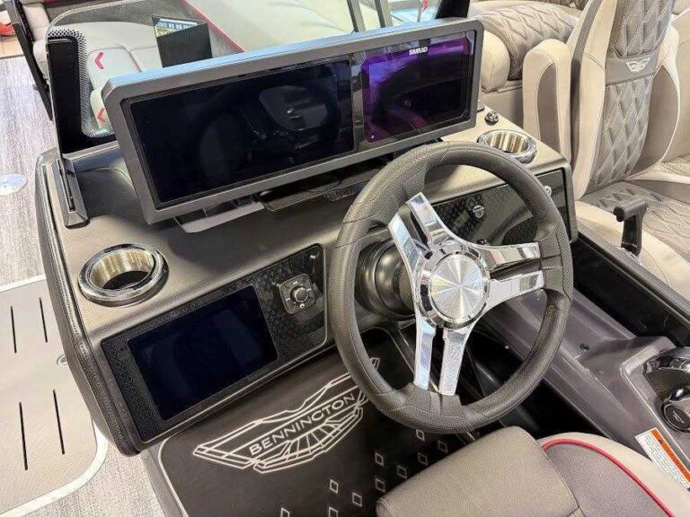 2026 Bennington 24MOFB - Open Fastback - Carbon Fiber Arch!!! US-ETWS7759H526 [photo 15]